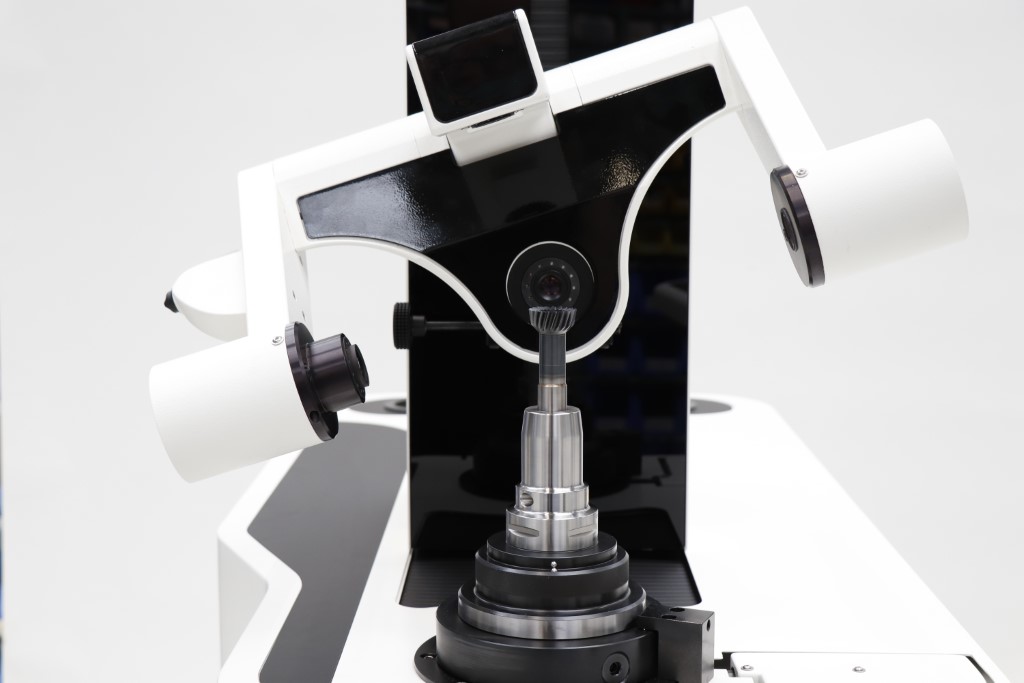 The optical carrier can be swivelled by ±25° to adjust to the tool’s measuring points