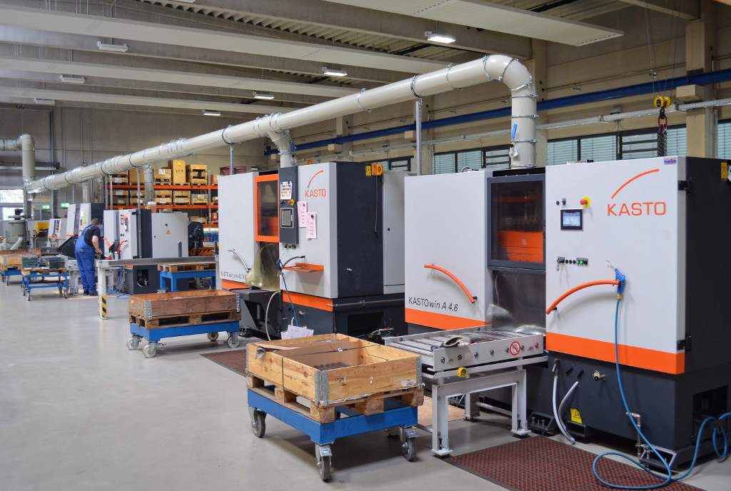 Apart from the pivoting-bow bandsaw at Werner Weitner, there are six other models from Kasto on site, most from the KASTOwin sawing machine series