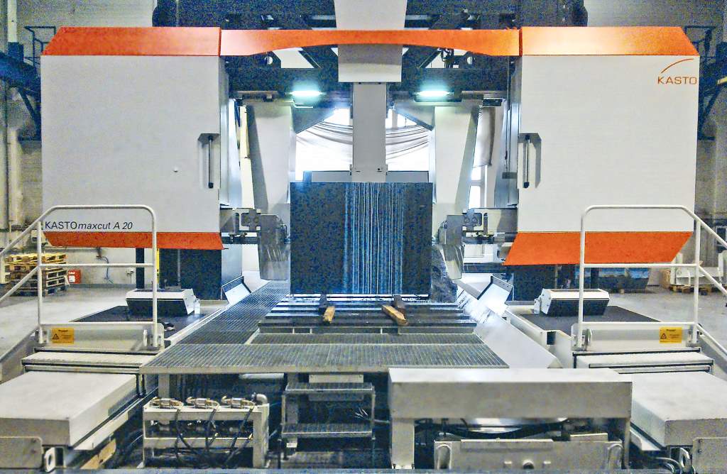 A total of 35 automated bandsaws of all sizes are used in the BuÄ ovice facility, including a KASTOmaxcut A 20