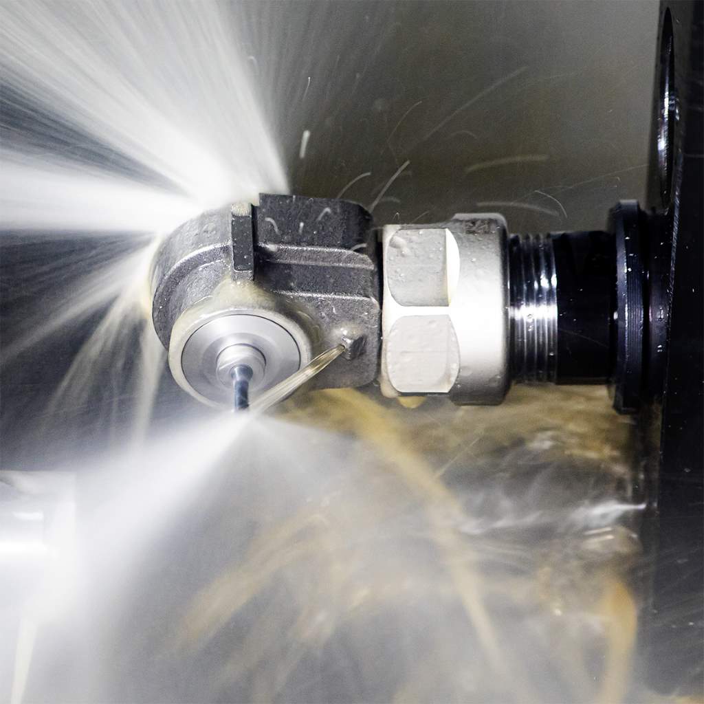 A Micro 90 coolant-driven high-speed compact spindle ensures extremely high rotating velocities