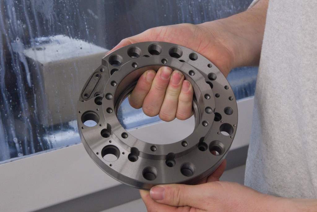 Through turning and milling operations, and a final grinding process, Ingold Tools carries out the complete production of bearing covers for motor spindles used in high-speed machining
